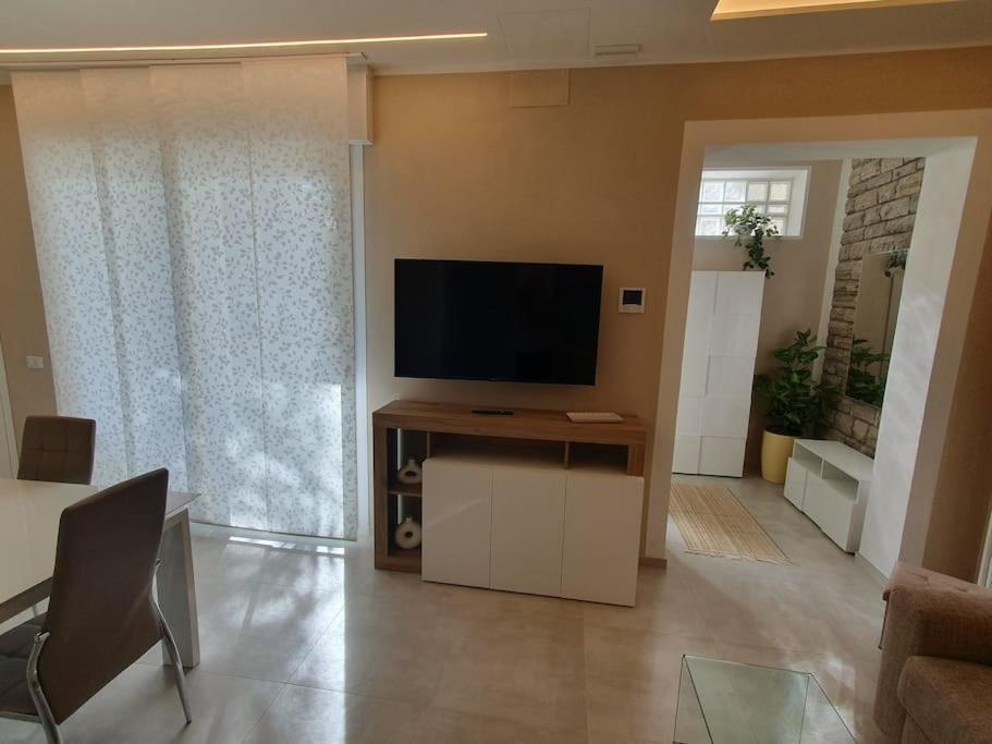 Lecci Al Mare Apartment San Vincenzo Bagian luar foto