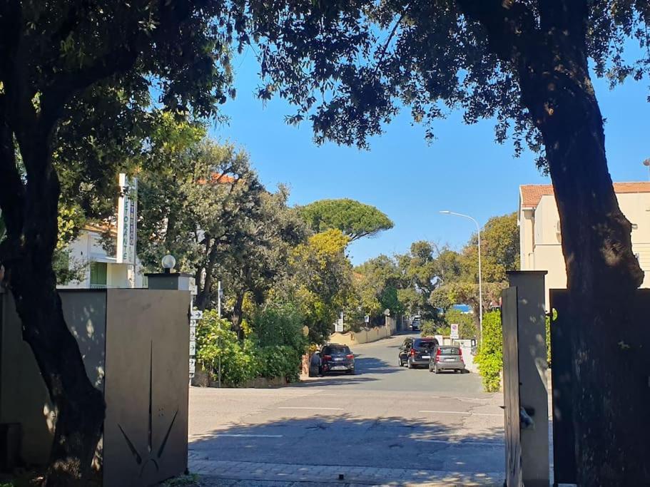 Lecci Al Mare Apartment San Vincenzo Bagian luar foto