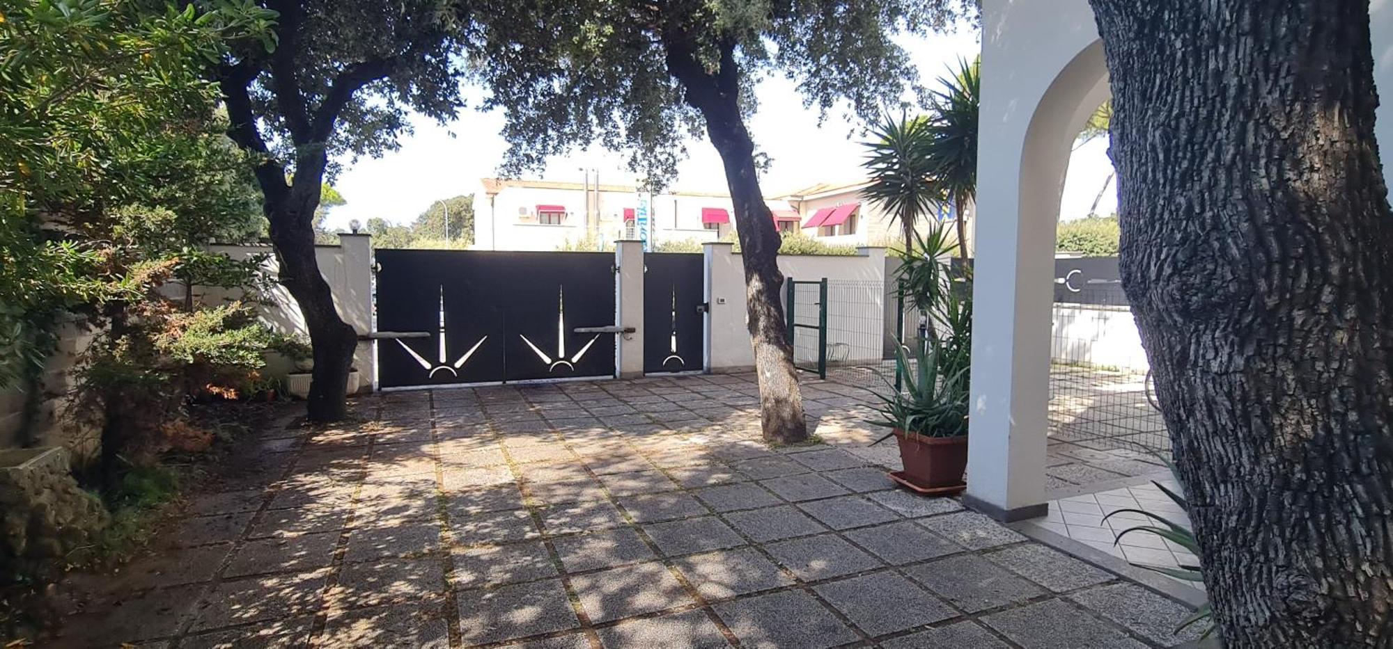 Lecci Al Mare Apartment San Vincenzo Bagian luar foto